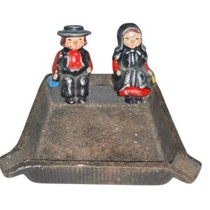 Vintage Dalecraft Cast Iron Trinket Dish Ashtray Amish Couple Reading PA